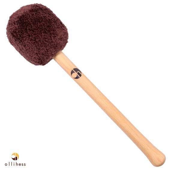 Profi Gong Mallet M174 in Braun mit dunkelbraunem Flauschkopf und hellem Holzgriff