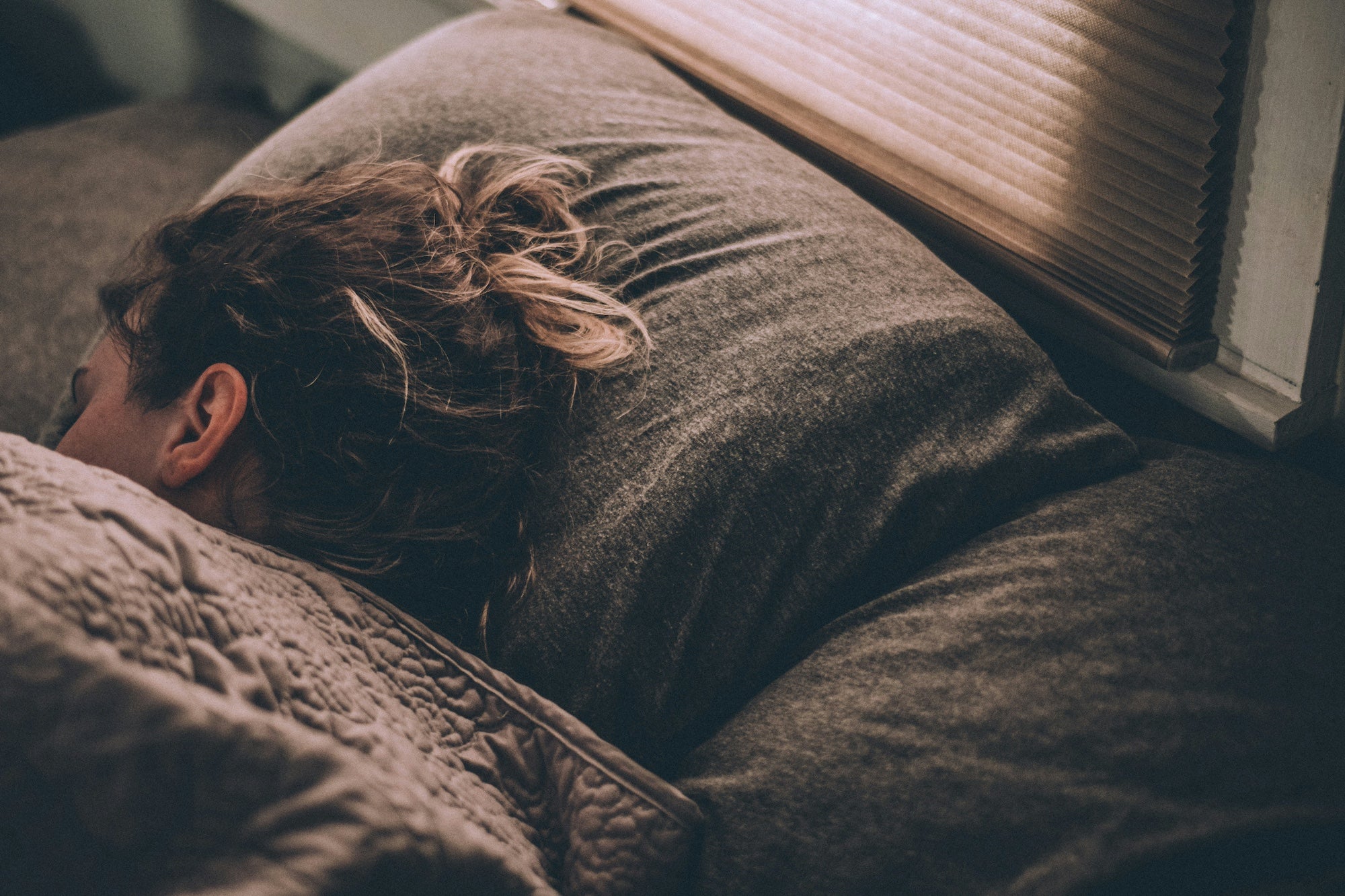 Frequencies for falling asleep - gentle gong sounds for restful nights