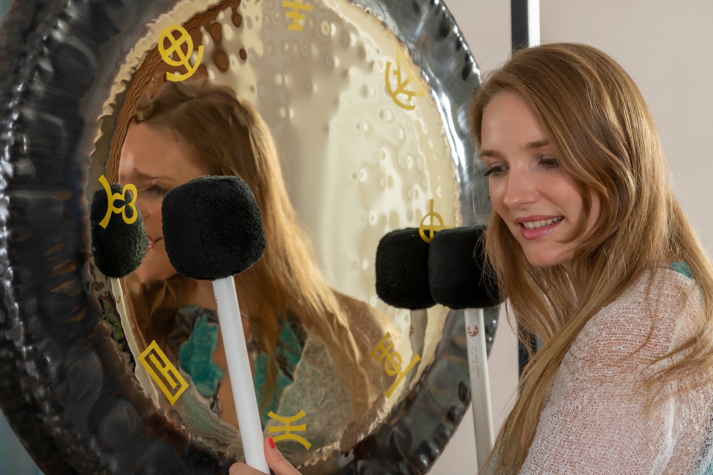 Frida Möhres - A passionate gong player