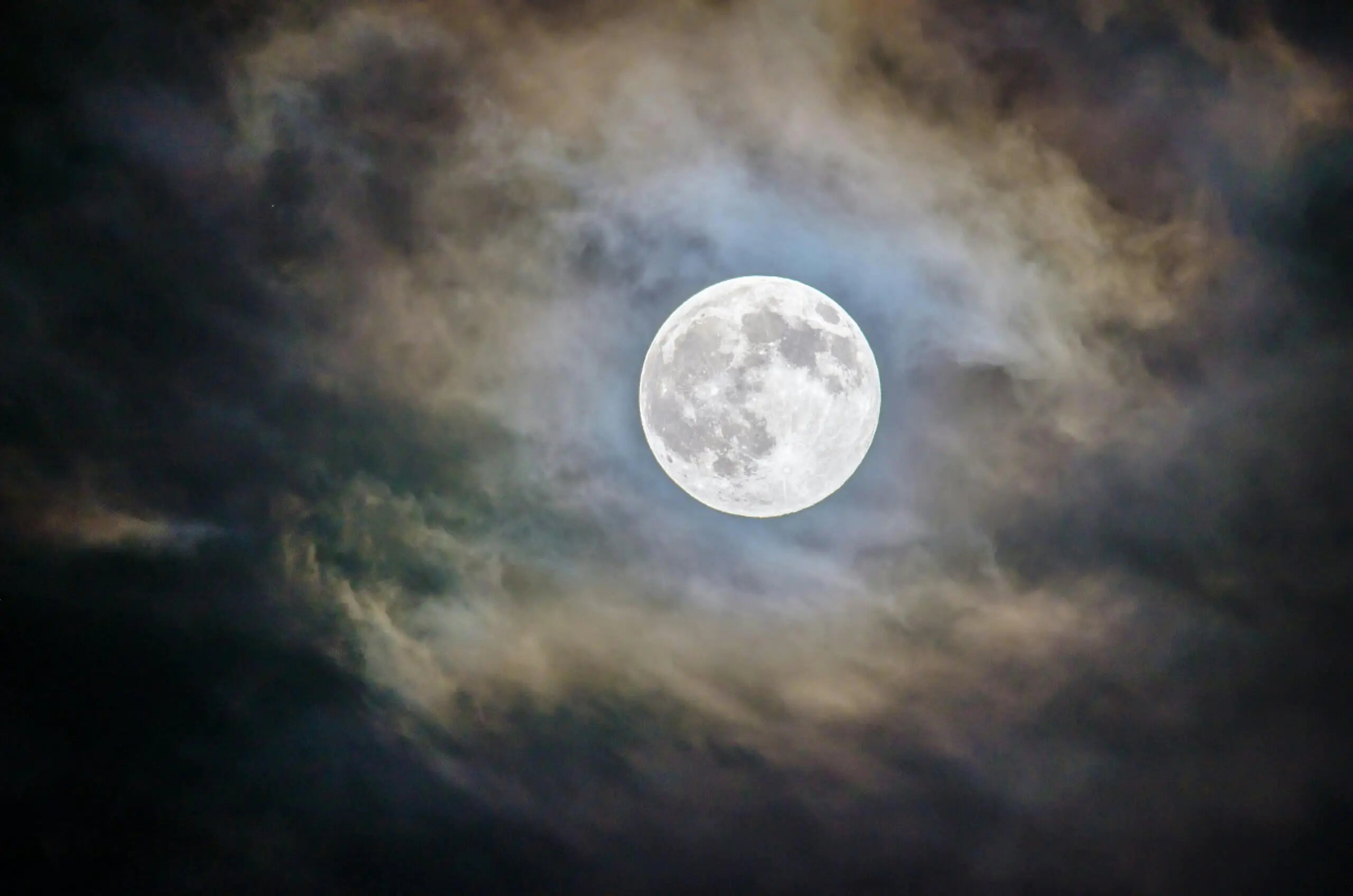 Gong meditation at full moon - playing technique and visualization