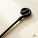 eGong Reiber von ollihess mit schwarzer, spiralförmig gebogener Spitze auf hellem Untergrund